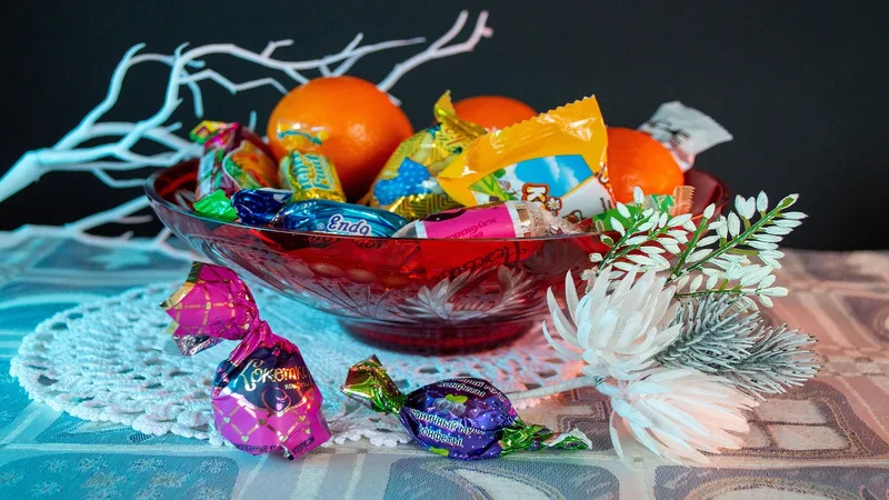 Casino Trực Tuyến 2026 Đăng Ký fi88banca Nhận Thưởng 2026 | sweets, candies, heals, dessert, chocolate candies, fruit, tangerines, snacks, vases, glass, crystal, crystal candy bowls, tablecloth, tableware, holiday dishes, red crystal, baccarat, ussr, the product